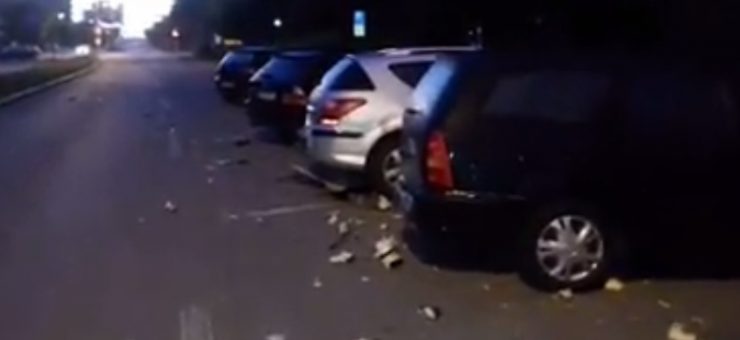 Un șofer beat din Arbore s-a izbit cu mașina în patru autoturisme parcate pe marginea unei străzi din Șcheia