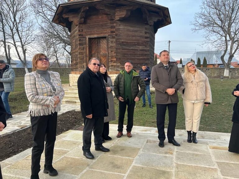 FOTO Ministrul Dezvoltării Cseke Attila a vizitat Mănăstirea Pătrăuți, recent reabilitată cu peste 3 milioane de lei: „Putem remarca un număr mare de investiții la monumentele istorice și UNESCO”