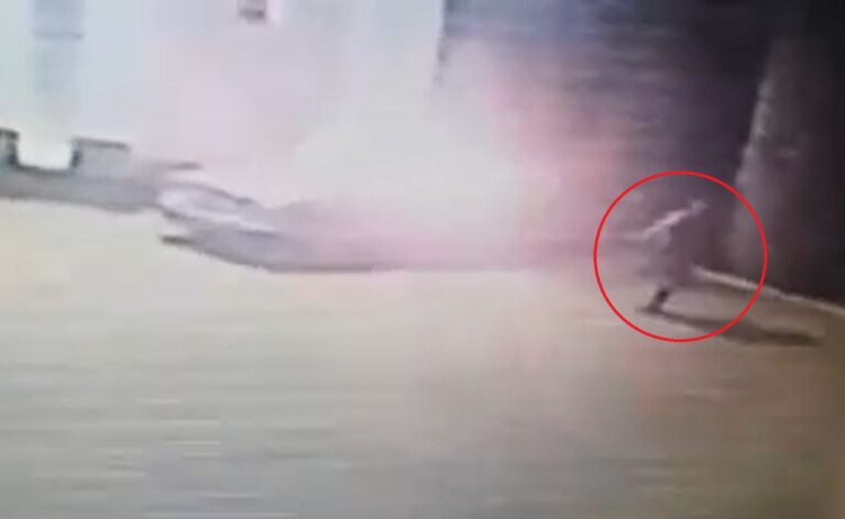 VIDEO FOTO Un individ i-a incendiat intenționat mașina preotului Iustin Calancea din Rădăuți
