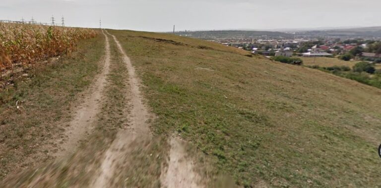 Primăria Suceava va lua un credit de 10 milioane de euro pentru a reabilita 30 de străzi de pământ din municipiul reședință de județ: „Nu văd altă soluție”