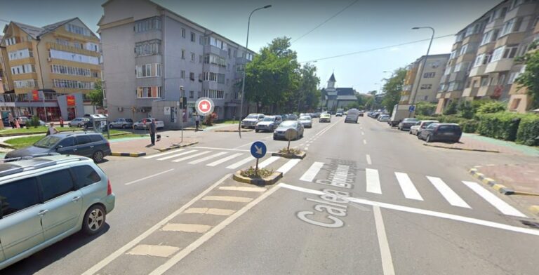 O femeie a fost lovită de o mașină pe o trecere pentru pietoni din Suceava