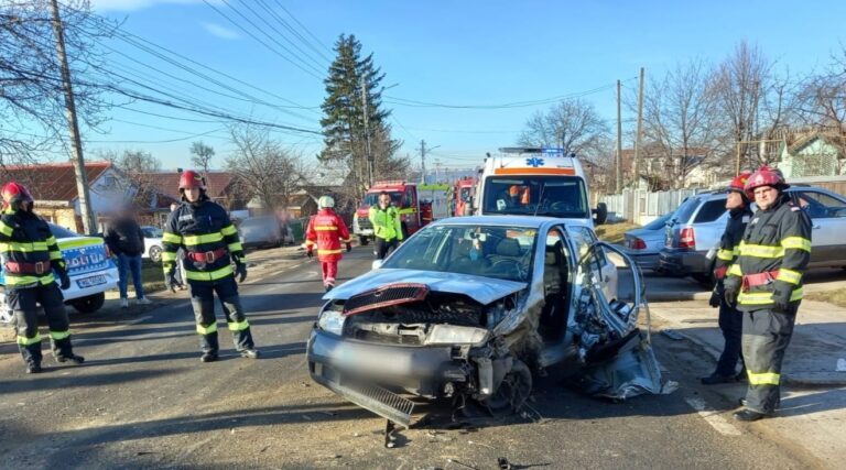 FOTO Accident cu doi răniți produs la Plopeni