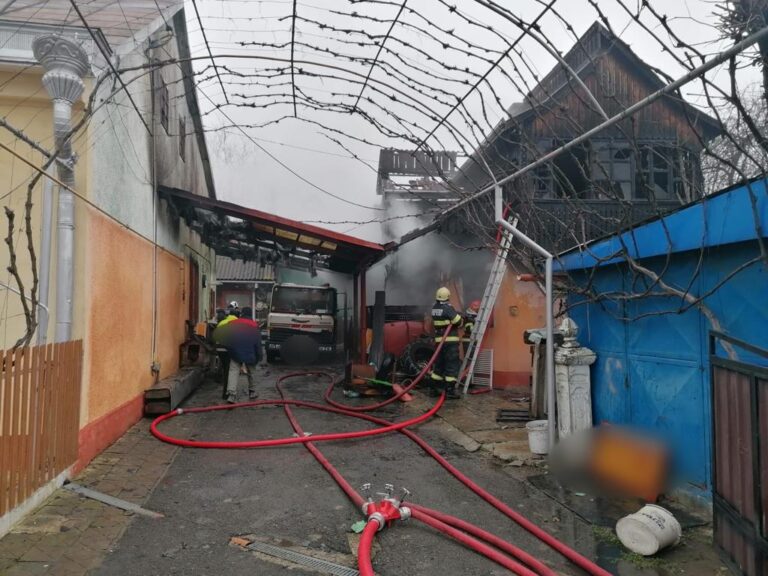 FOTO Un bărbat orb și cu probleme locomotorii și-a pierdut viața în cumplitul incendiu de la Rădăuți
