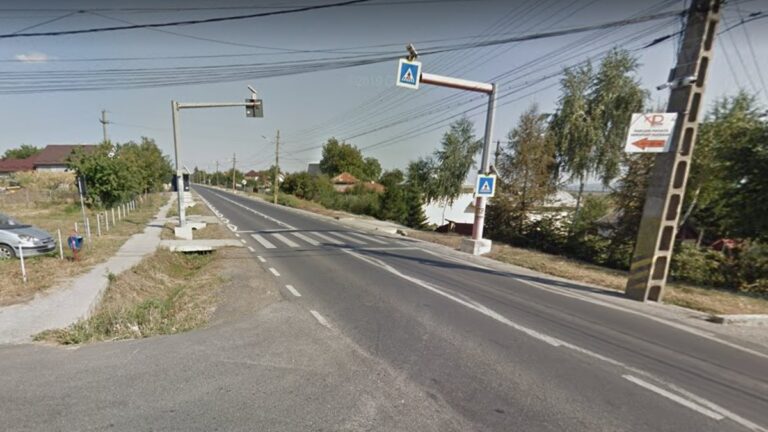 O femeie a fost lovită cu mașina de o șoferiță pe o trecere pentru pietoni din Salcea