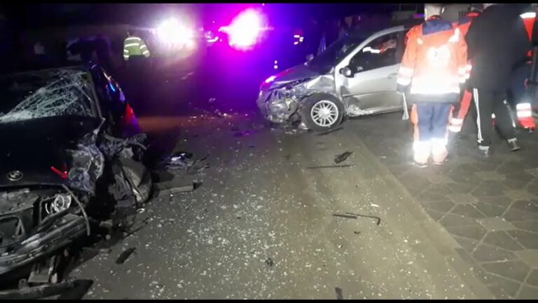 VIDEO FOTO Accident cu trei răniți produs la Verești