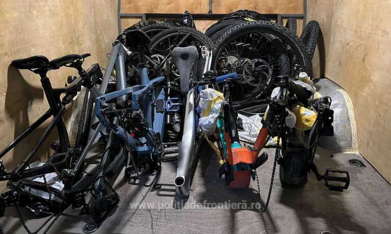FOTO Un ucrainean a încercat să scoată din România, prin Vama Siret, biciclete furate din Elveția în valoare de 150.000 de lei