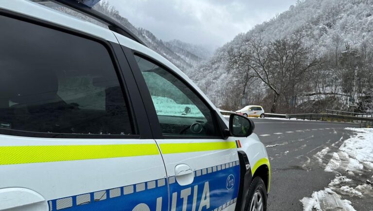FOTO Peste 120 de polițiști și 45 de autospeciale de poliție se află pe drumurile publice din județul Suceava pentru monitorizarea și fluidizarea traficului rutier