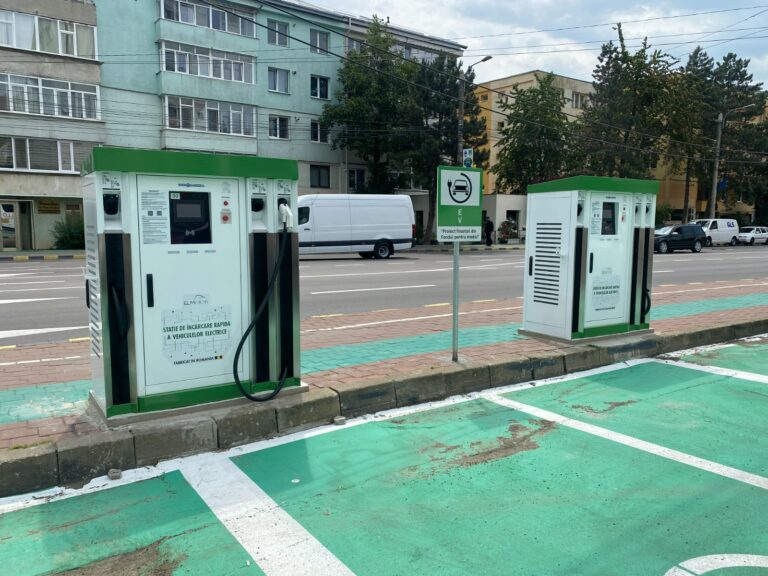 VIDEO FOTO Persoanele fizice își vor putea încărca gratuit mașinile electrice până la sfârșitul anului 2024: „Primăria încurajează transportul electric și nepoluant”