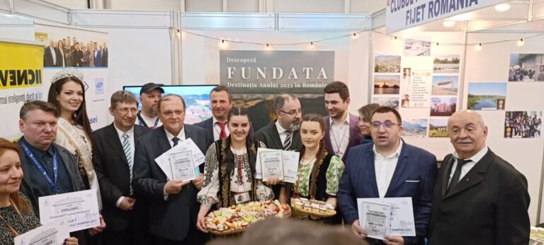 FOTO Bucovina a fost premiată de Clubul Presei de Turism – FIJET România în Gala Destinația Anului: „Bucovina este atât de puternic frecventată pentru că aceste ctitorii unice ale lui Ștefan Cel Mare atrag de sute de ani turiști ca un magnet”
