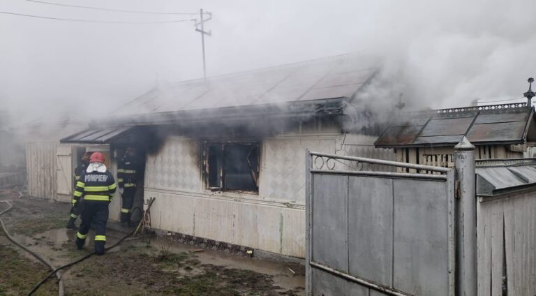 FOTO Un bărbat din Prelipca a murit ars de viu după ce locuința i-a luat foc de la o țigară nestinsă