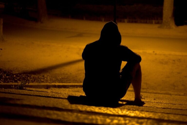 Depresia face ravagii printre tinerii din județ. Trei tineri și-au pus capăt zilelor în ultima săptămână: „Când părinții sunt înlocuiți cu dădace, profesori, psihologi, sufletul copiilor noștri rămâne într-o umbră permanentă”