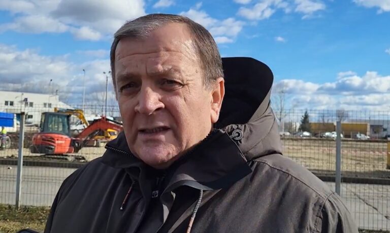 Gheorghe Flutur a fost într-o vizită de lucru pe șantierul noului punct vamal de la Siret: „Investiția înseamnă modernizarea punctului de frontieră, inclusiv construirea unor tunele de scanare pentru verificarea TIR-urilor&nbsp; care va conduce la scurtarea duratei de vămuire a acestora”