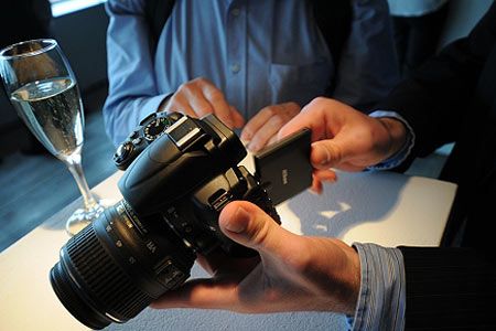 O femeie din Câmpulung Moldovenesc și-a reclamat fiul la Poliție pentru că i-a furat un aparat de fotografiat