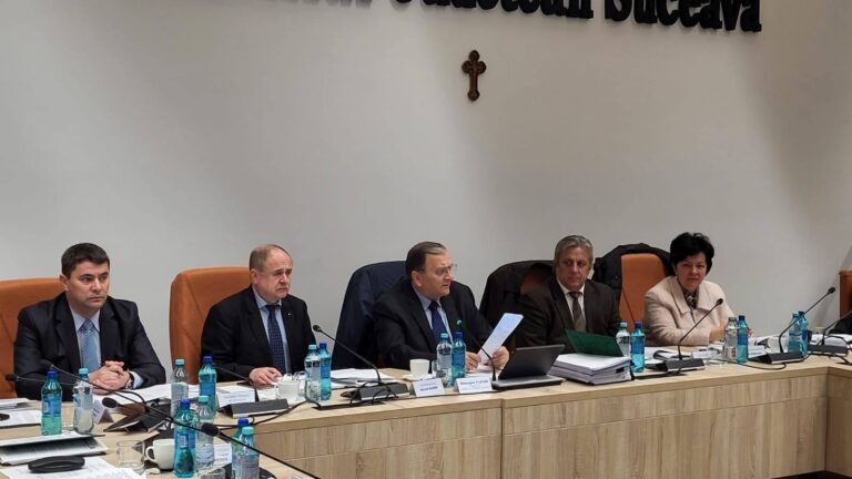 Gheorghe Flutur a cerut Guvernului României și Ministerului Transporturilor și Infrastructurii să construiască o șosea de la Vicovu de Sus spre Bilca, Frătăuții Noi, Climăuți, până la intersecția cu viitoare Autostradă A7 pentru traseul TIR-urilor care vin din Ucraina