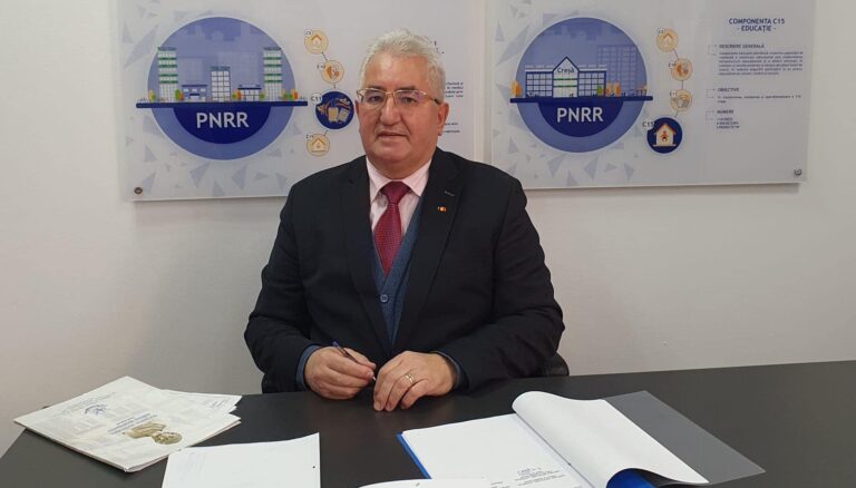 FOTO Primarul Ion Lungu a semnat la București un contract în valoare de 6,3 milioane de lei pentru 13 automate ticketing și opt panouri de informare: „Va crește calitatea serviciului de transport public ecologic în orașul nostru”