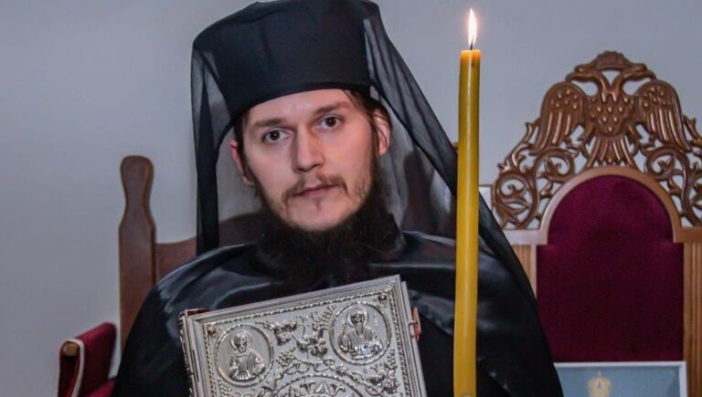 Un călugăr de la Mănăstirea Arbore este cercetat pentru că a plătit doi minori ca să întrețină relații sexuale cu ei: „A dat la intrarea în viața monahală o declarație pe propria-i răspundere că nu are «orientări homosexuale sau de altă natură»”