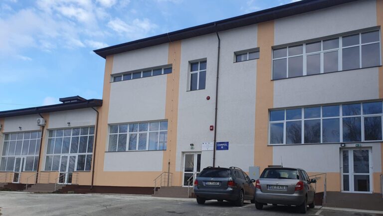 FOTO Ion Lungu a anunțat că a fost finalizată modernizarea microfabricii Colegiului Tehnic de Industrie Alimentară din Suceava: „Sunt convins că aici în perioada următoare va fi calificată forță de muncă, în regim de învățământ dual, pentru industria alimentară”