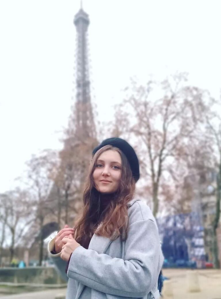 O studentă de la USV a câștigat bursa oferită de AUF în parteneriat cu RFI