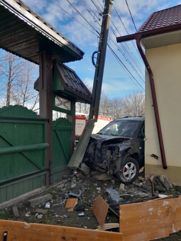 FOTO Două femei au fost rănite într-un accident produs la Vicovu de Jos