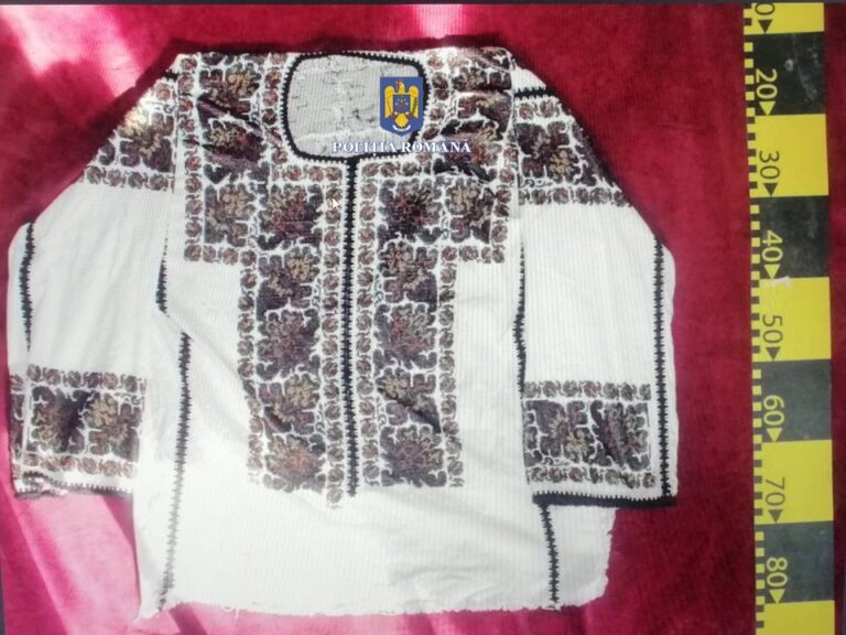 FOTO Un individ din Arbore care a furat 7 cămăși naționale în valoare de circa 7.000 de lei dintr-o gospodărie din Pârteștii de Jos a fost reținut de polițiști