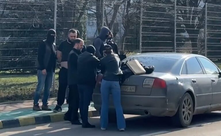 VIDEO FOTO Drogurile colcăie în județul Suceava. 15 kilograme de canabis confiscate de procurorii DIICOT în urma unor flagrante făcute la Suceava și Gura Humorului