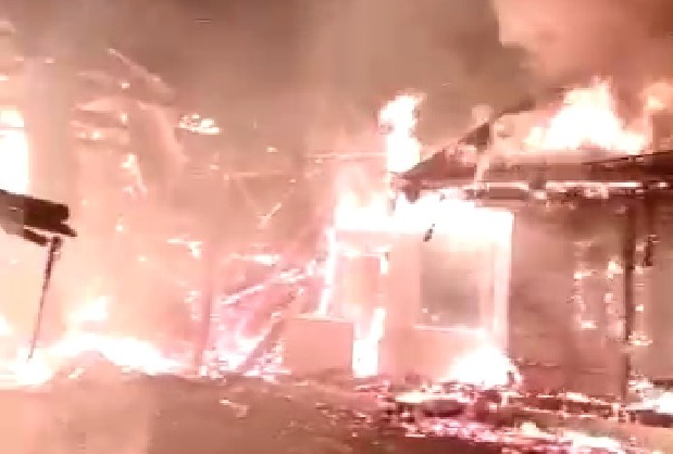 VIDEO 20 de păsări de curte și două capre au pierit într-un cumplit incendiu ce a distrus o gospodărie din Iaslovăț