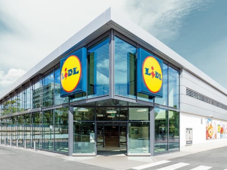 Un șofer de TIR, care aproviziona un magazin Lidl din Vatra Dornei, a încercat să fure o parte din marfă