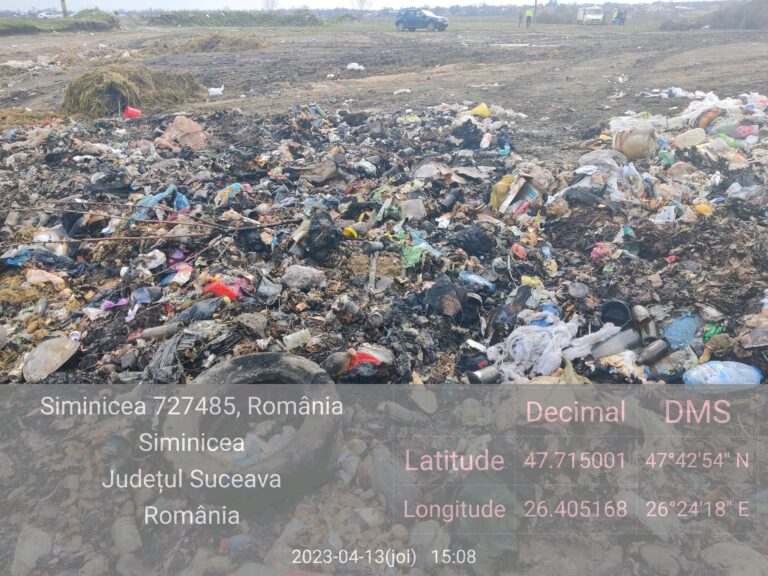 FOTO Primăria Siminicea a fost amendată cu 50.000 de lei pentru că a transformat o parte din comună într-o groapă de gunoi. Inspectorii de la Garda de Mediu Suceava au confiscat și o autoutilitară folosită la transportul deșeurilor