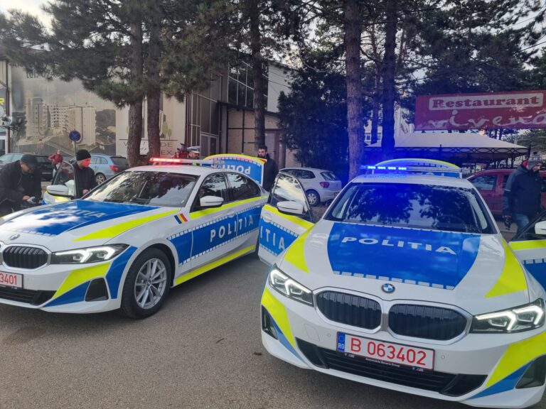 FOTO Polițiștii au dat amenzi de aproape 300.000 de lei și au reținut 75 de permise în primul weekend în care au fost scoase pe traseu noile BMW-uri din dotare IPJ Suceava