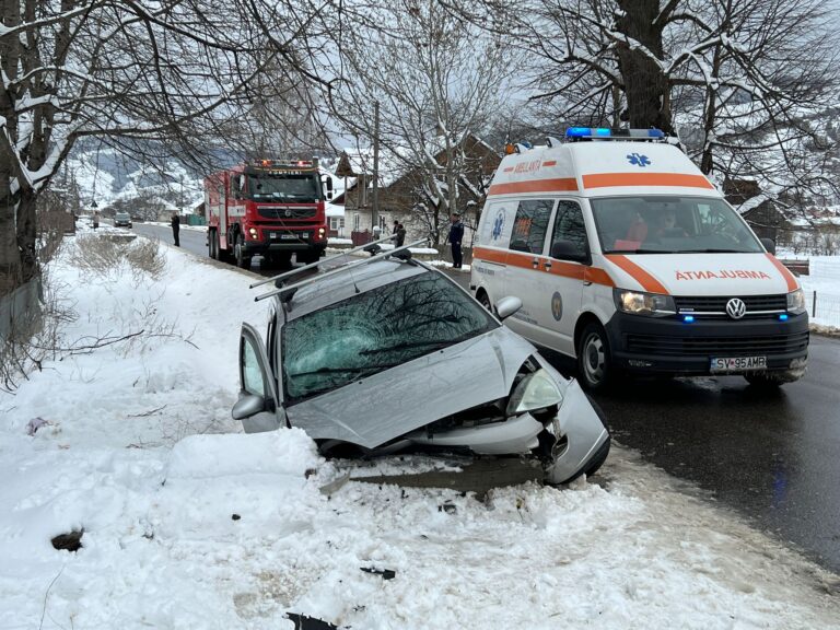 FOTO Accident cu patru răniți produs la Doroteia de un șofer care a scăpat mașina de sub control