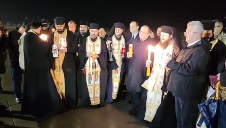 FOTO Lumina Sfântă a ajuns la Suceava: „Paștele în Bucovina a adus multă lume în județul Suceava”