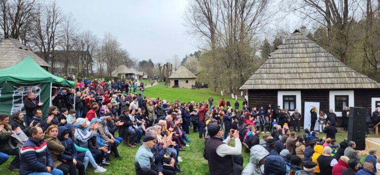 FOTO Peste 1.000 de participanți au fost prezenți la evenimentele organizate la Muzeul Satului Bucovinean în cadrul programului „Paștele în Bucovina”