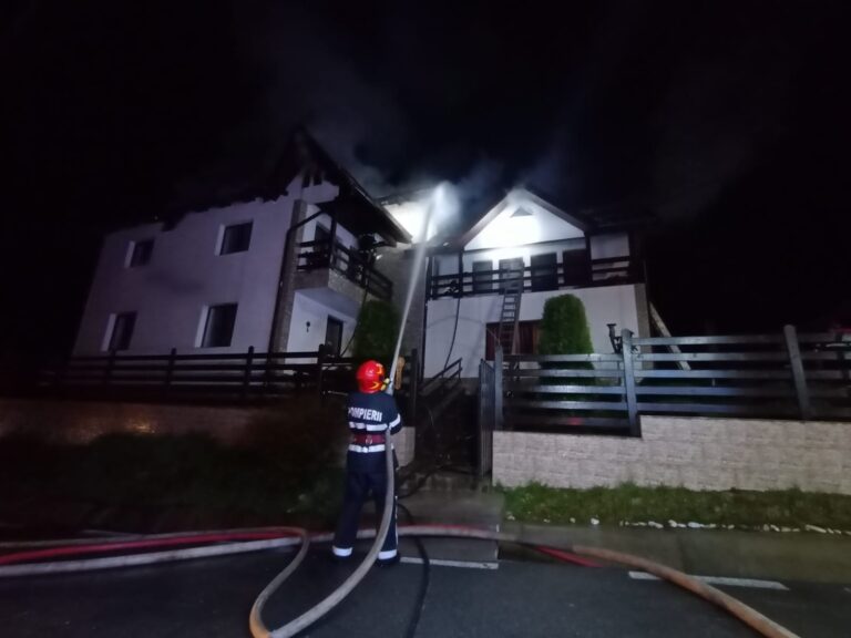 UPDATE FOTO Incendiu de la Pensiunea Casa Bizom din Vatra Dornei a pornit de la coșul de fum