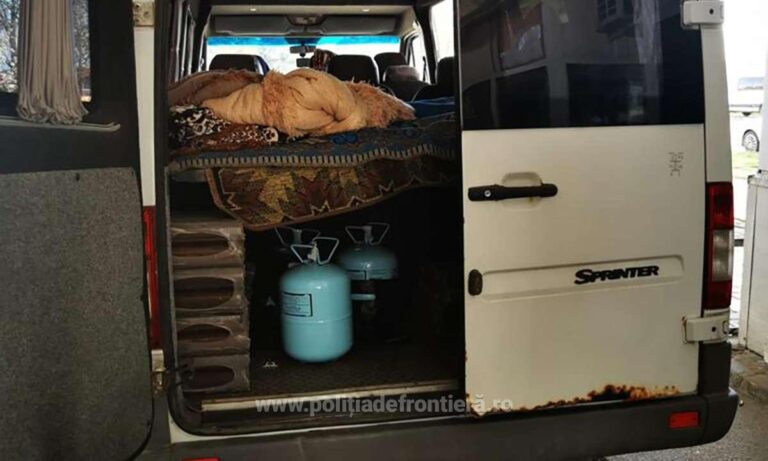 FOTO O șoferiță a încercat să introducă ilegal în România mai multe butelii cu freon