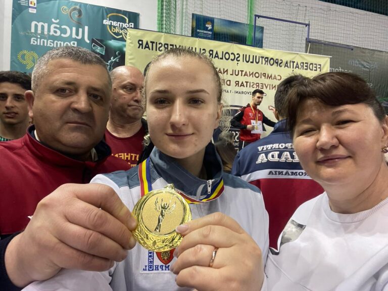 FOTO O studentă de la USV s-a clasat pe locul I la Campionatul Național Universitar de Karate