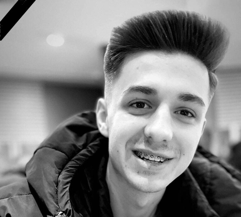 VIDEO Tânărul care și-a pierdut viața în cumplitul accident de pe centura Sucevei va fi înmormântat în Vinerea Mare. Trei dintre pasagerii săi sunt în stare gravă la spital și au nevoie urgentă de sânge