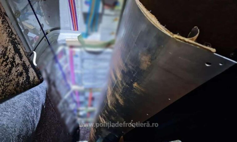 FOTO Două microbuze folosite la transportul țigărilor de contrabandă au fost confiscate în Vama Siret