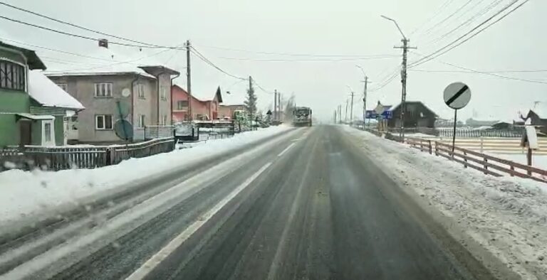 VIDEO Traficul rutier se desfășoară în condiții normale de iarnă în zona de munte a județul Suceava