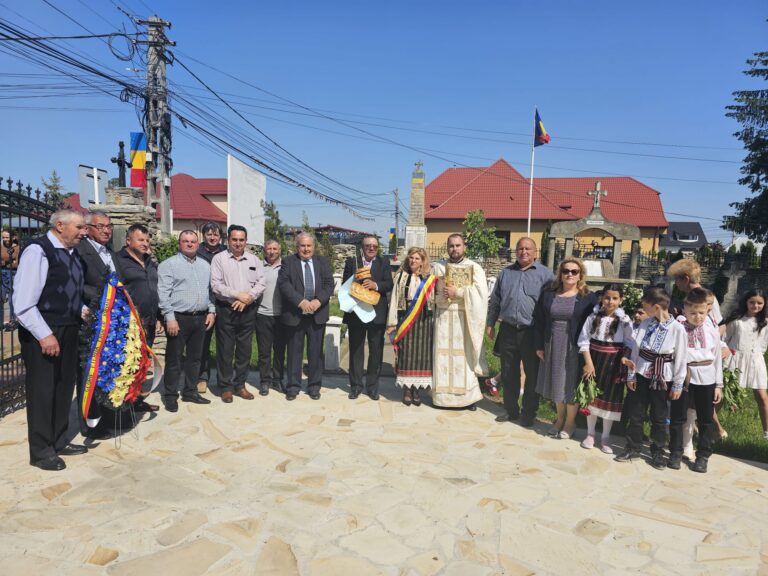 FOTO Ziua Eroilor a fost marcată exemplar la Baia: „Tinerele generații învață în acest fel să se aplece cu respect în fața jertfelor înaintașilor”