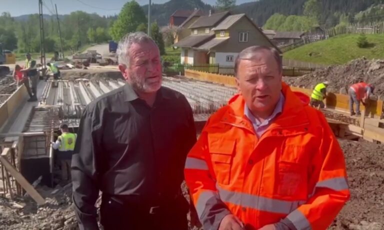 Gheorghe Flutur s-a arătat încântat de ritmul lucrărilor la tronsonul de drum de la Izvoarele Sucevei – Șipotele Sucevei: „Investiția va duce la dezvoltarea turismului, dezvoltarea economică așteptată de populația din zonă, de multă vreme”