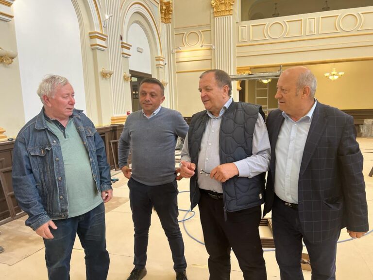 FOTO Gheorghe Flutur consideră că reabilitarea cazinoului va ajuta Vatra Dornei să redevină Perla Bucovinei: „Era o obligație a noastră să salvăm această capodoperă care mulți ani a fost lăsată în paragină”