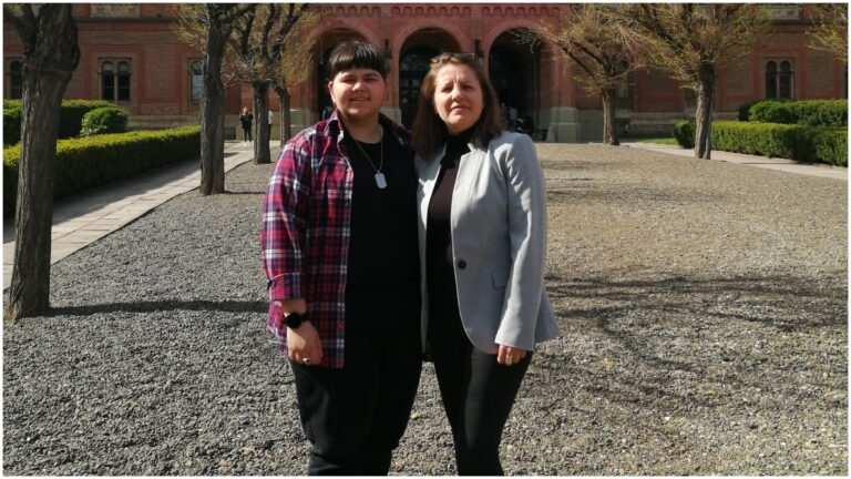 O ucraineancă s-a arătat extrem de încântată de învățarea limbii române ca limbă străină în cadrul Lectoratului de limbă română al Universității „Ștefan cel Mare” din Suceava la Universitatea Națională „Yuriy Fedkovych” din Cernăuți (UNYF), Ucraina