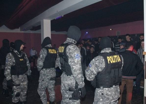 Un bodyguard de la o discotecă din Cajvana a ajuns la spital după ce a fost înjunghiat