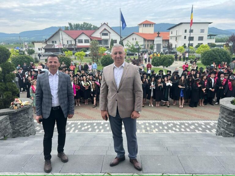 FOTO Primarul Vasile Iliuț le-a urat succes la bacalaureat elevilor celor nouă clase de la Liceul Tehnologic „Ion Nistor” care au participat la „Marșul Absolvenților”: „Felicitări, sunteți campioni”