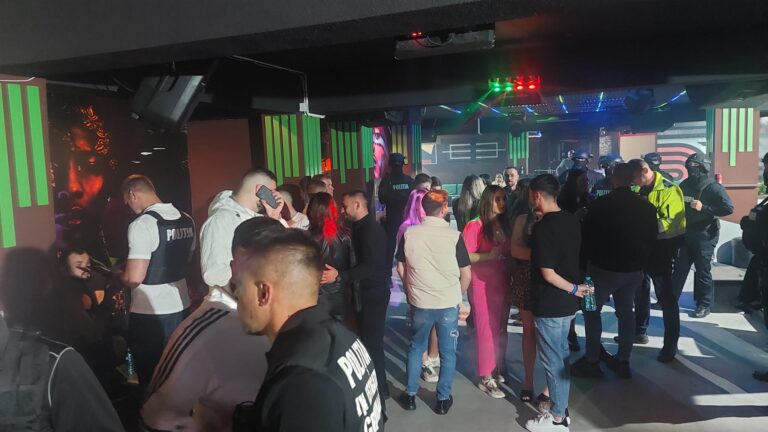 FOTO Discoteca Azteka din Cajvana a fost închisă de polițiști