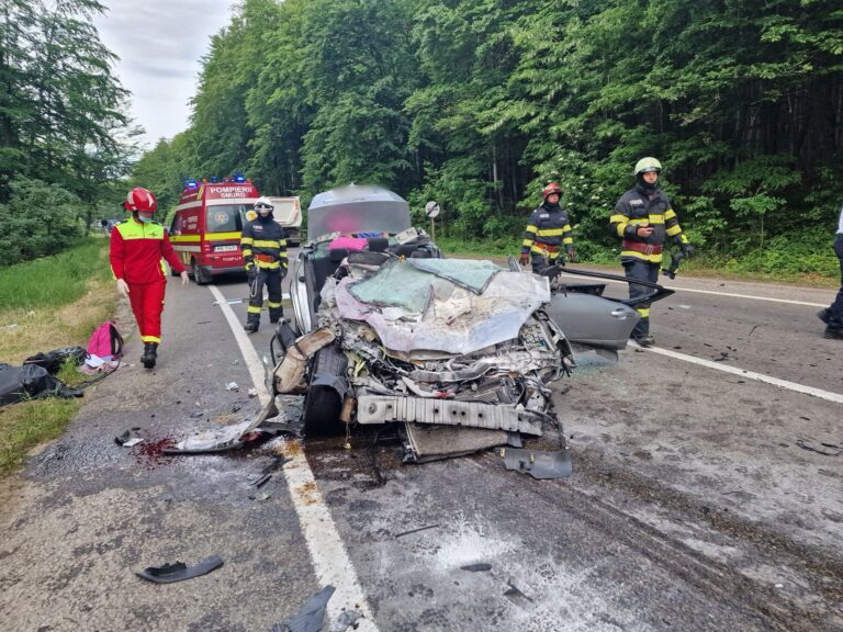 VIDEO FOTO Doi tineri și-au pierdut viața într-un cumplit accident rutier produs la Ilișești