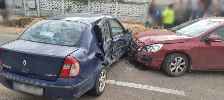 FOTO Două femei au fost rănite într-un accident rutier produs la Pătrăuți