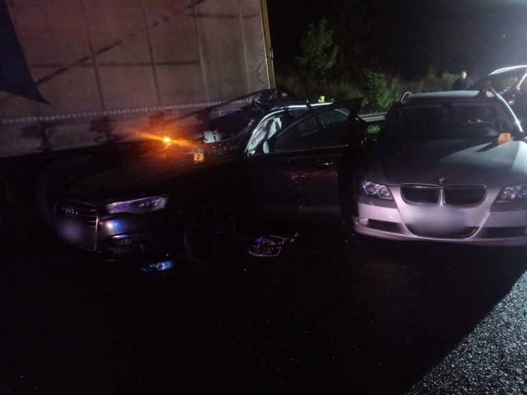 FOTO Patru adulți și doi minori au fost implicați într-un carambol produs la Pojorâta
