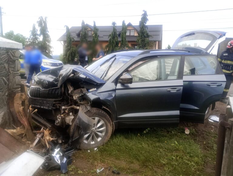 FOTO Cinci persoane, printre care și un copil de 4 ani, au fost rănite într-un accident produs la Băișești