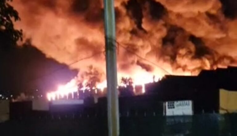 VIDEO FOTO Pagube de peste un milion de euro produse în urma incendiului cumplit ce a distrus o hală din zona Rulmentul – Șcheia
